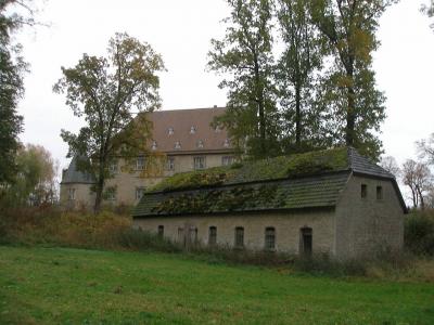 Blick auf das Schloss Thienhausen mit dem Mühlengebäude