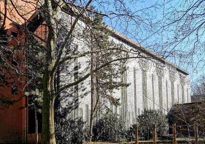 Seitenwand des neuen Kirchenschiffs