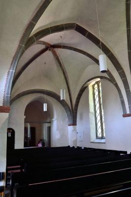 Innenraum mit Kreuzrippengewölbe, Blick Richtung Turm