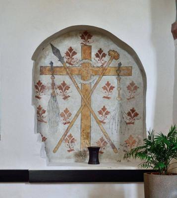 Spätgotisches Fresko mit Arma Christi