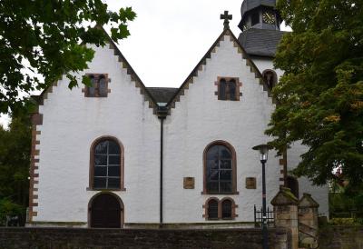 Ev.-Ref. Kirche Lemgo-Brake, Seitenschiff mit Wappensteinen