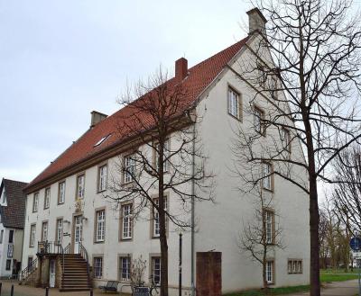 Ehem. Annenhof, Eingangsfront