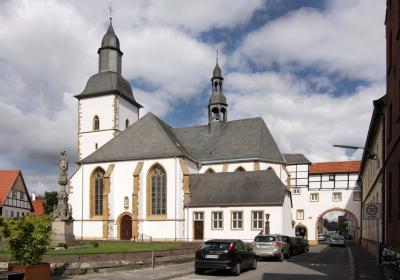 St. Marien von Süden, rechts Klosterübergang