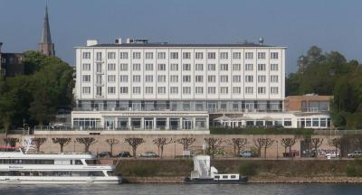 frontale Fassadenansicht vom Hotel Königshof