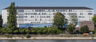 Gesamtansicht der Rheinseite des Bundesrechnungshofs