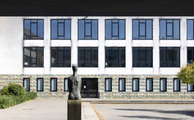 Blick in den Schulhof