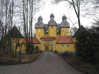 Blick auf die Hauptfassade des Schlosses