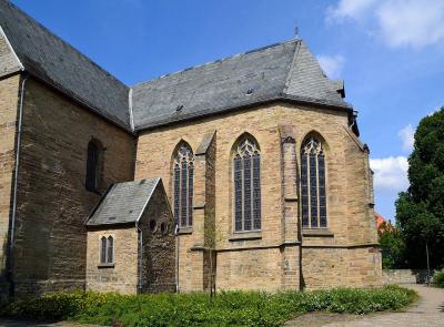 Blick auf den Chor mit Fischblasen-Maßwerk