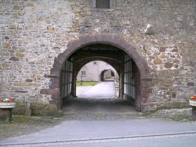 Durchfahrt des Wirtschaftshofs, Schloss Wöbbel