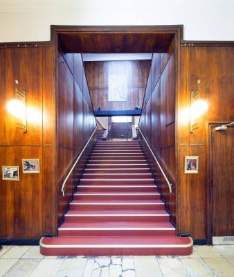 Treppenaufgang zu den Emporen der Schauburg
