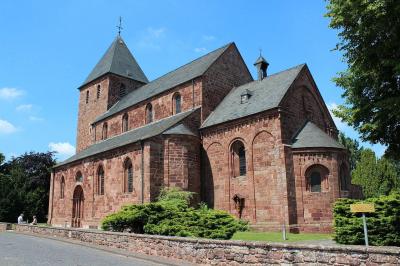 St. Johannes Baptist, von Süd-Osten mit Apsis und Chor