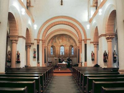 St. Johannes Baptist, Innenraum nach Osten