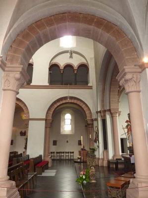 St. Johannes Baptist, Blick aus dem Seitenschiff ins Mittelschiff