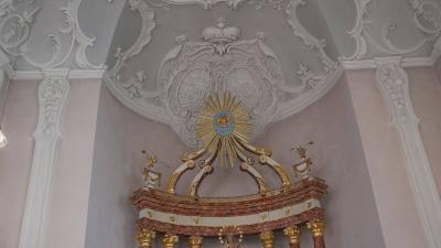 Kreuzkapelle, Apsis mit Stuckierung