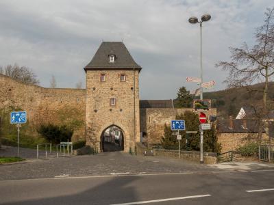 Heisterbacher Tor mit Stadtmauer