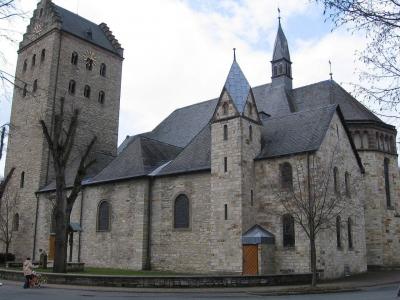St. Michael, Fassade mit Treppenturm