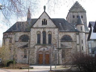 St. Michael, Eingangsfassade