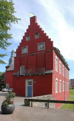 Burg Alsdorf, Treppengiebel des Südflügels 