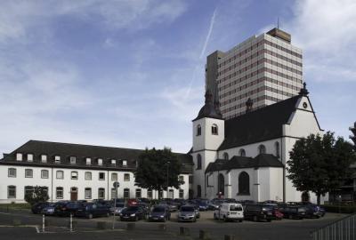 Alt St. Heribert mit Klostergebäude