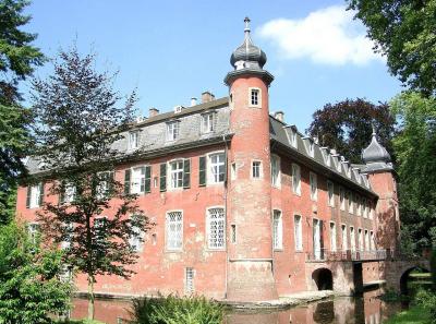 Blick auf das Herrenhaus des Schlosses Gymnich von Südosten