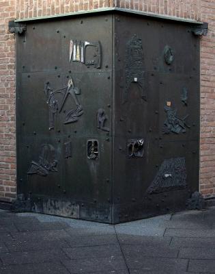 Bronzetür der Friedenkirche