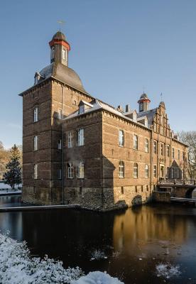Schloss Hugenpoet, Herrenhaus vom Wasser aus