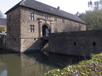 Schloss Hugenpoet, Innere Vorburg