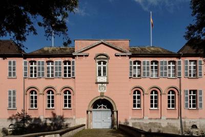 Mittelbau des Westflügels mit dem Hauptportal