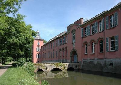 Schaufassade des Westflügels von Schloss Kalkum