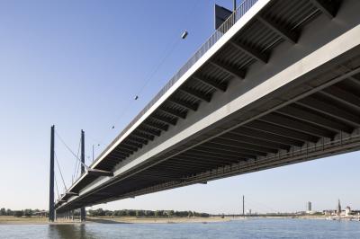 Rheinkniebrücke, Untersicht