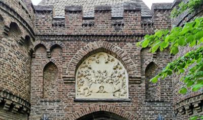 Wappen am südlichen Haupttor, außen