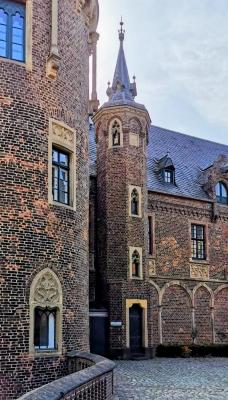Blick vom Burghof zum Herrenhaus