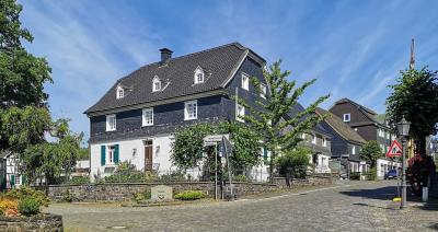 Haus an der Hauptstraße Ecke Wallstraße