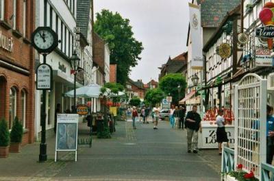 Hanekamp - eine von zwei historischen Geschäftsstraßen Brakels