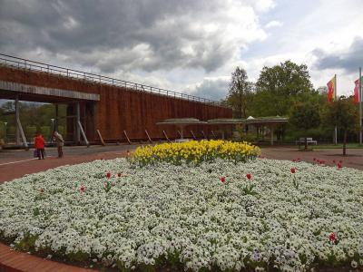 Erlebnisgradierwerk und Eingang zum Kurgastzentrum