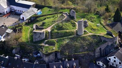 Luftbild der Ruine der Kronenburg