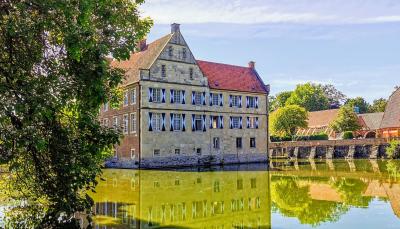 Burg Hülshoff, Blick auf das Herrenhaus Westfassade
