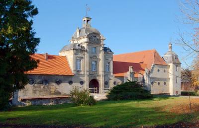 Haus Stapel, Vorburg mit Torhaus