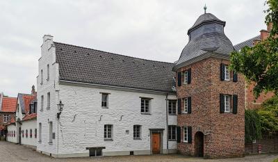 Gebäude am Suitbertus-Stiftsplatz