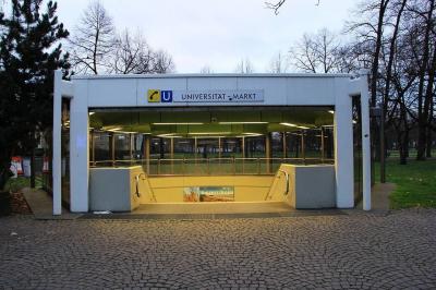 U-Bahn Station Universtität/Markt, Eingang