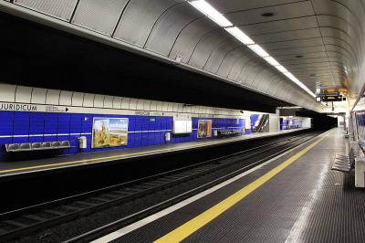 U-Bahn Station Juridicum, Bahnsteig 