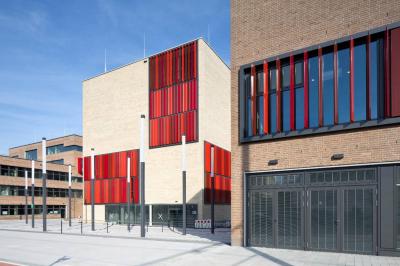 HRW, links Gebäude 05 Bibliothek, rechts Gebäude 06 Hörsäle