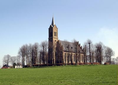 Evangelische Elisabethkirche Louisendorf, Fassade mit Turm
