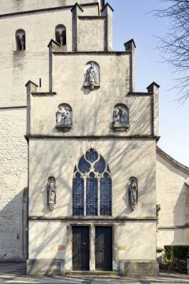 St. Remigius, Giebelfront der Allerheiligenkapelle