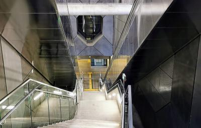 Zugang zum Bahnsteig