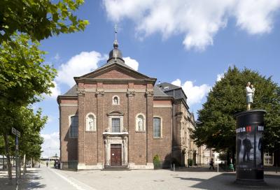 Josephkapelle, Eingangsfassade