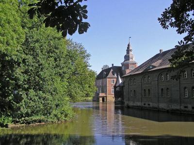 Schloss Sandfort, Herrenhaus und Vorburg von Norden