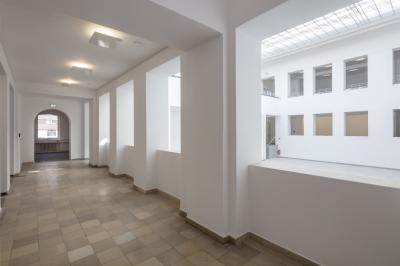 Umgang mit Blick in den Lichthof