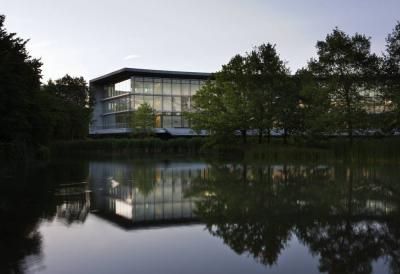 Blick über den See zum Oeconomicum