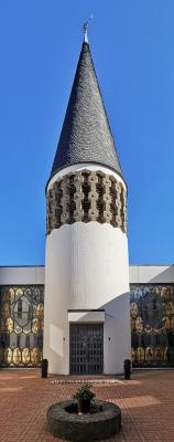 Kirchturm im Innenhof
